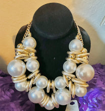 Load image into Gallery viewer, Chunky Pearl Necklace Set
