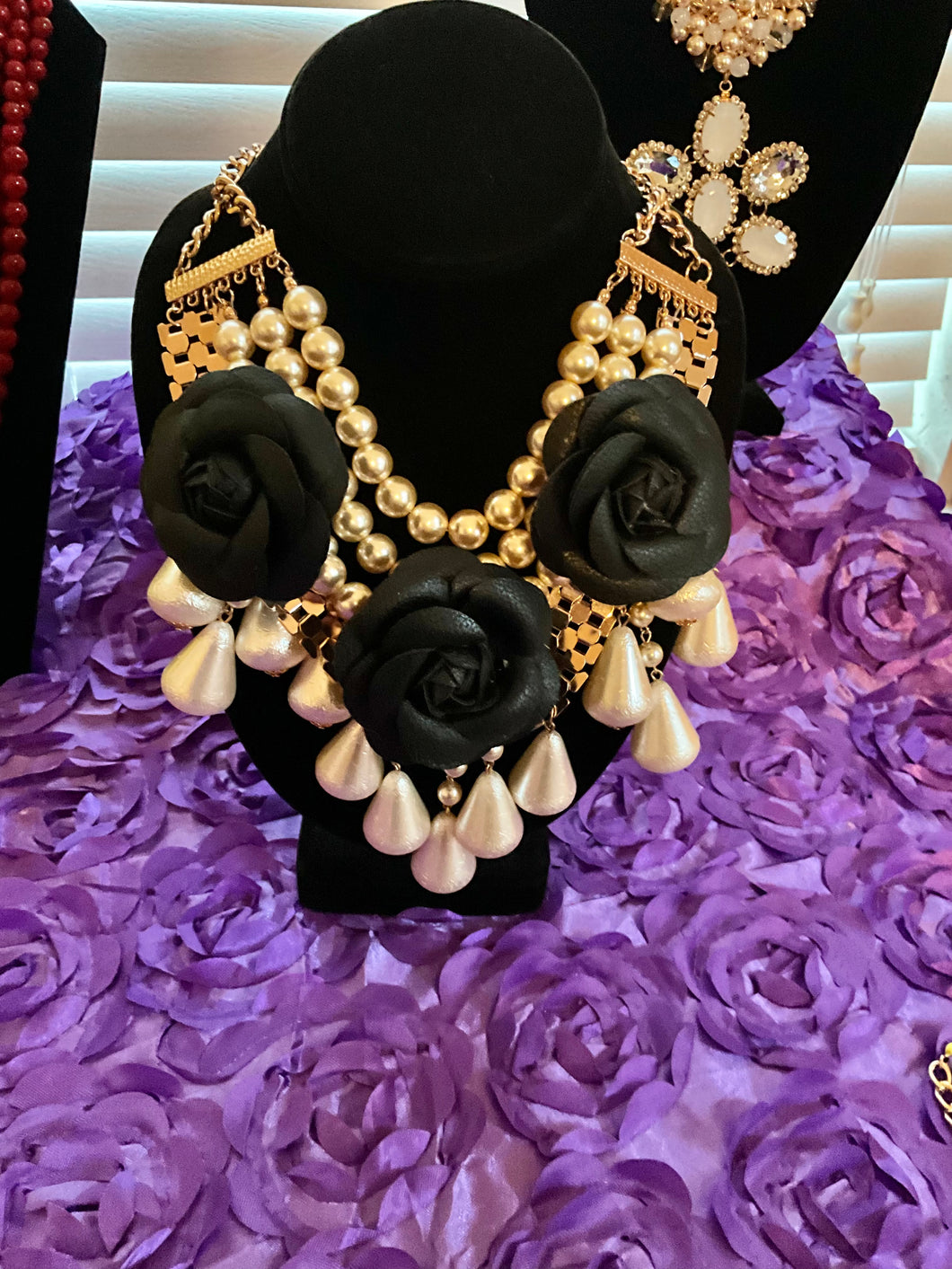 The Faux Flower Necklace Set