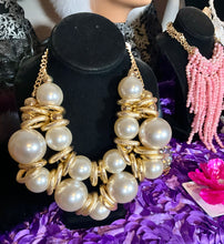 Load image into Gallery viewer, Chunky Pearl Necklace Set
