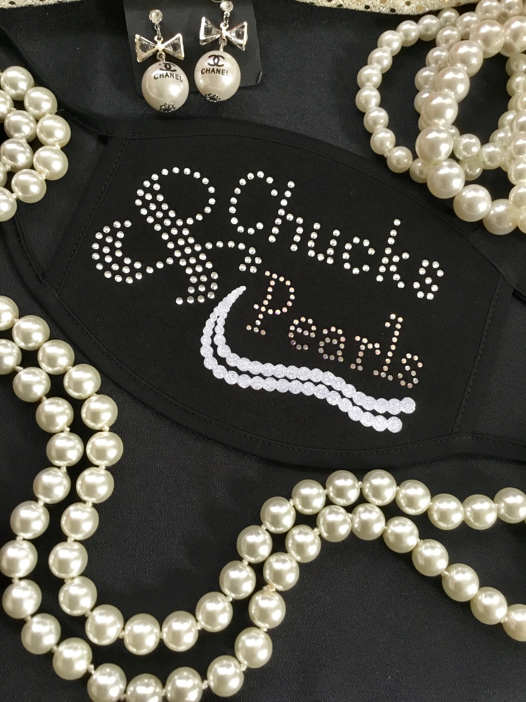 CHUCKS & PEARLS Mask